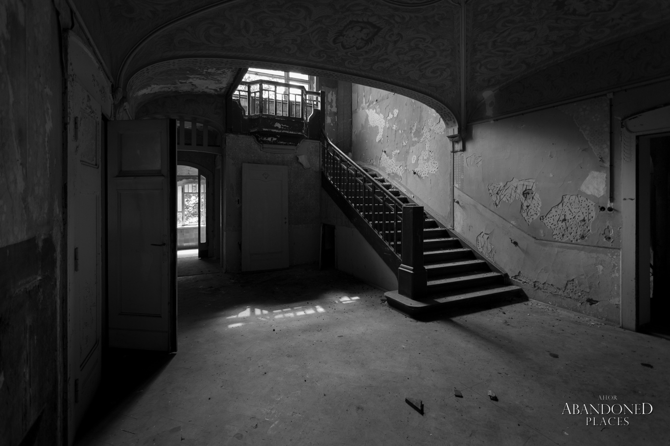 Villa Disharmony